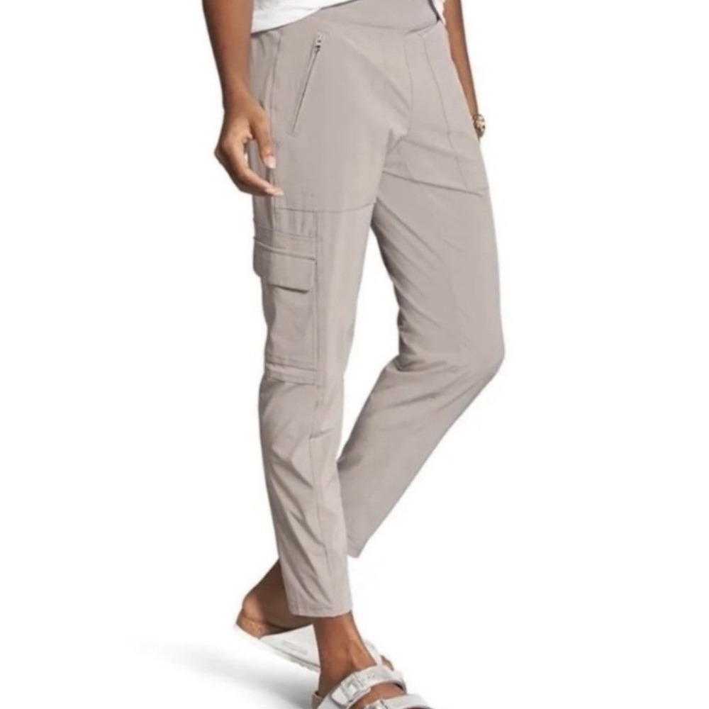 Athleta Chelsea Cargo Pant Taupe‎ Gray Tapered Hiking Travel Pants Gorpcore 4T